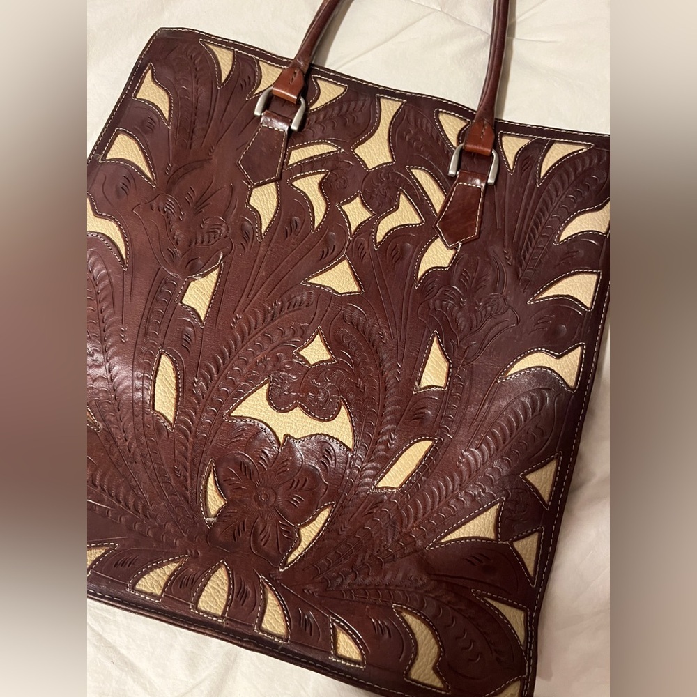 LEADER IN LEATHER ~ cutout tote - Picture 3 of 7
